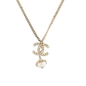 AUTH NEW Chanel Gold-tone Faux Pearl Interlocking Pendant Necklace